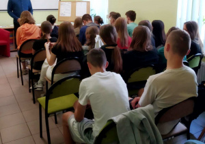 Uczniowie uczestnicą w spotkaniu