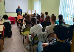 Uczniowie zadają pytania