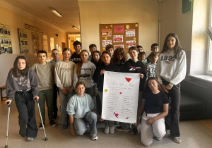 Uczniowie prezentują swoją pracę