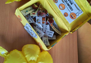 Pudełko w którym znajdują się pozytywne myśli