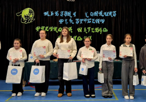 Julia wraz z innymi uczestnikami konkursu w swojej kategorii