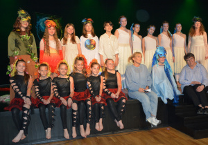 Zdjęcie grupowe występujących