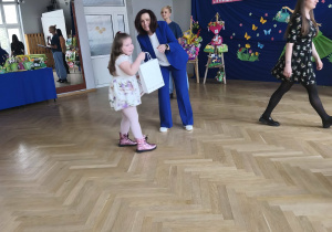 Lea odbiera nagrodę