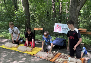 Uczestnicy rozwiązują zadania konkursowe