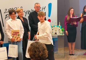 Olaf odbiera nagrodę