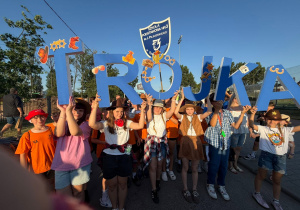 Uczniowie podczas przemarszu