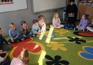Pani Monika opowiada dlaczego warto czytać książki