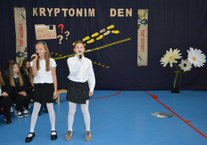 Pola i Kalina śpiewają piosenkę